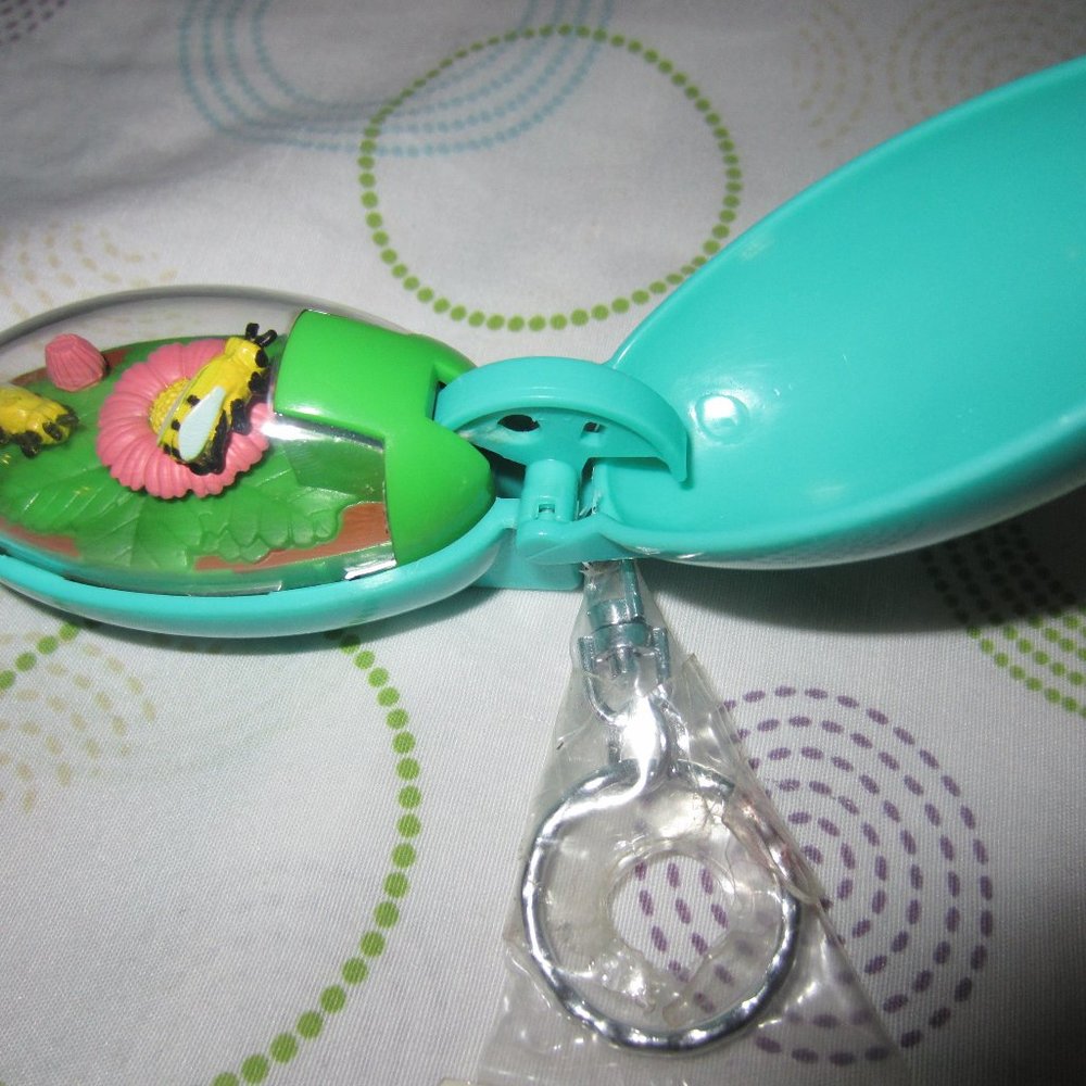VINTAGE-1993 -HONEYBEE FAMILY KEYCHAIN WIND UP TOY/TAKARA